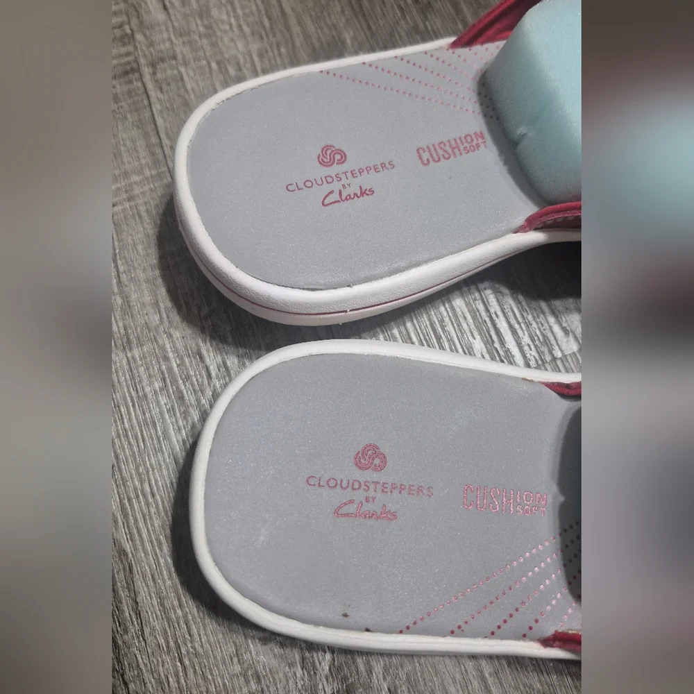 Clarks Women's Size 6 Red Flip Flops - Picture 2 of 10